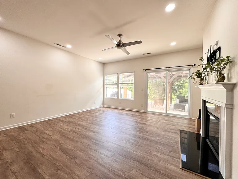 3485 Alister Ave SW — Photo 4