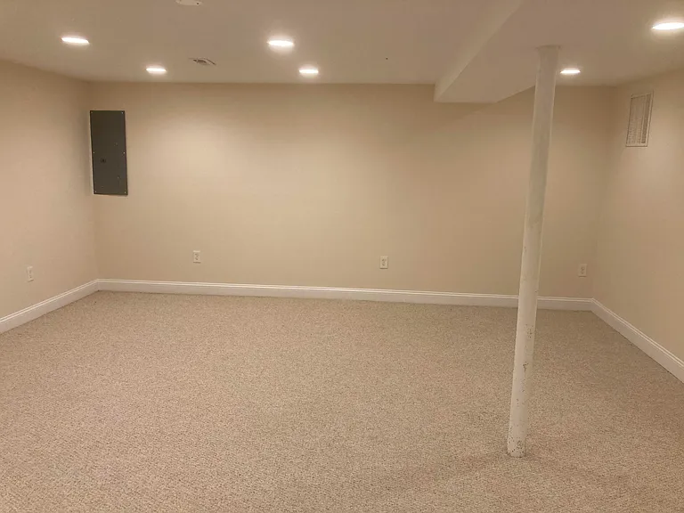 Finished basement (rec room, playroom, exercise)