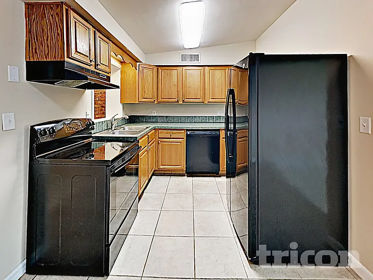 3463 Arbutus Ln — Photo 8