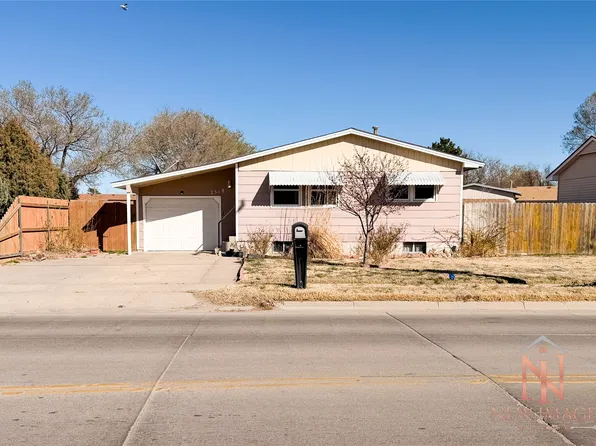 2518 N 8th St, Garden City, KS 67846