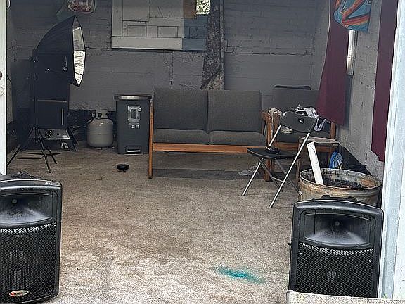5th image of 305 W Warren St