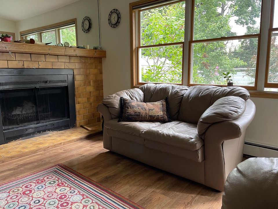 The first floor is an open vaulted ceiling layout with a lovely kitchen to host dinner parties with a peninsula between the kitchen and dining/living room.