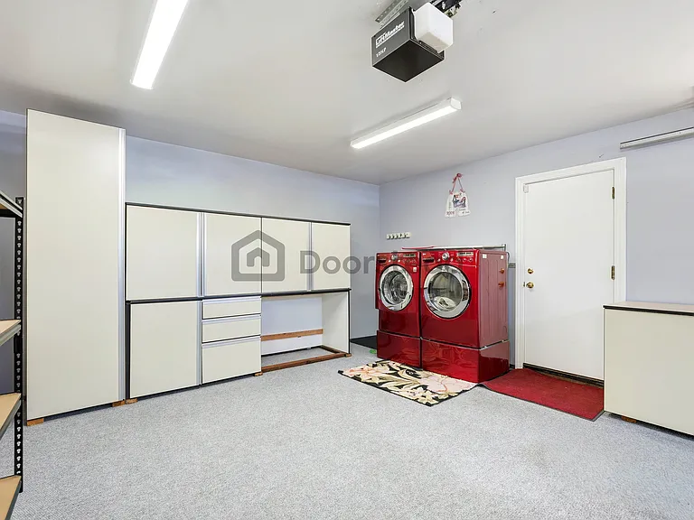 191 Pickwick Dr — Photo 41