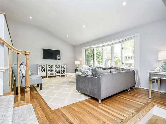 2nd image of 67 Soundview Dr