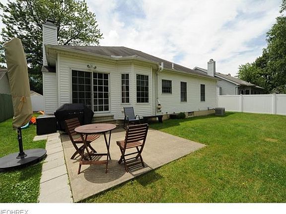 3rd image of 23916 Beaumont Dr
