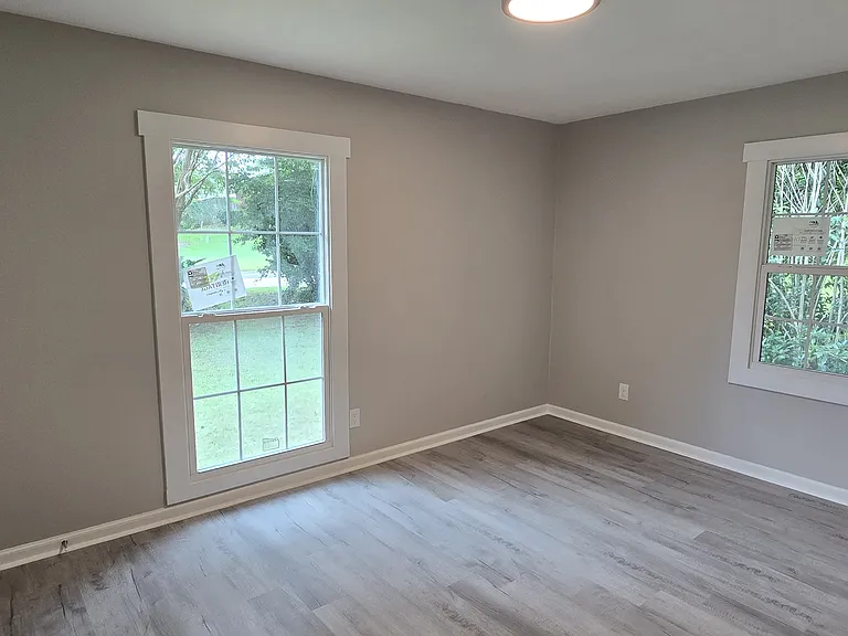 6405 Waverly Dr N — Photo 17