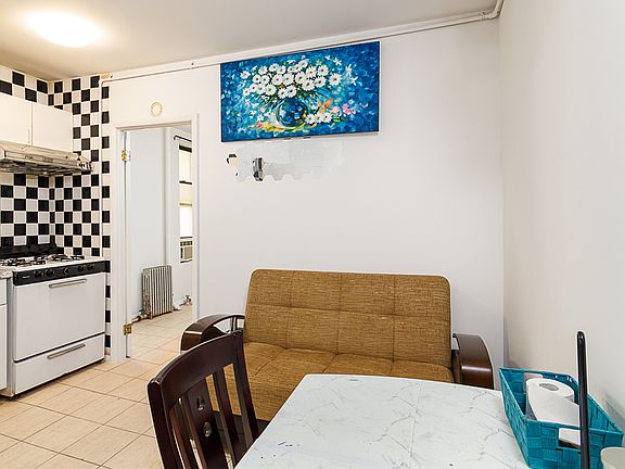 3rd image of 208 Grand St #14