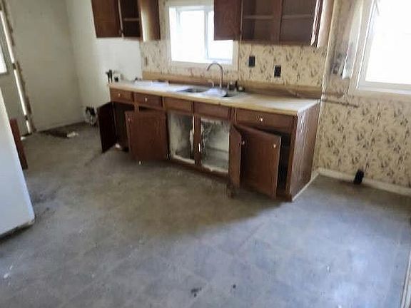 3rd image of 38 Division St
