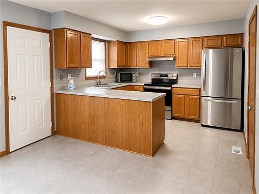 4th image of 227 E Colleen Dr