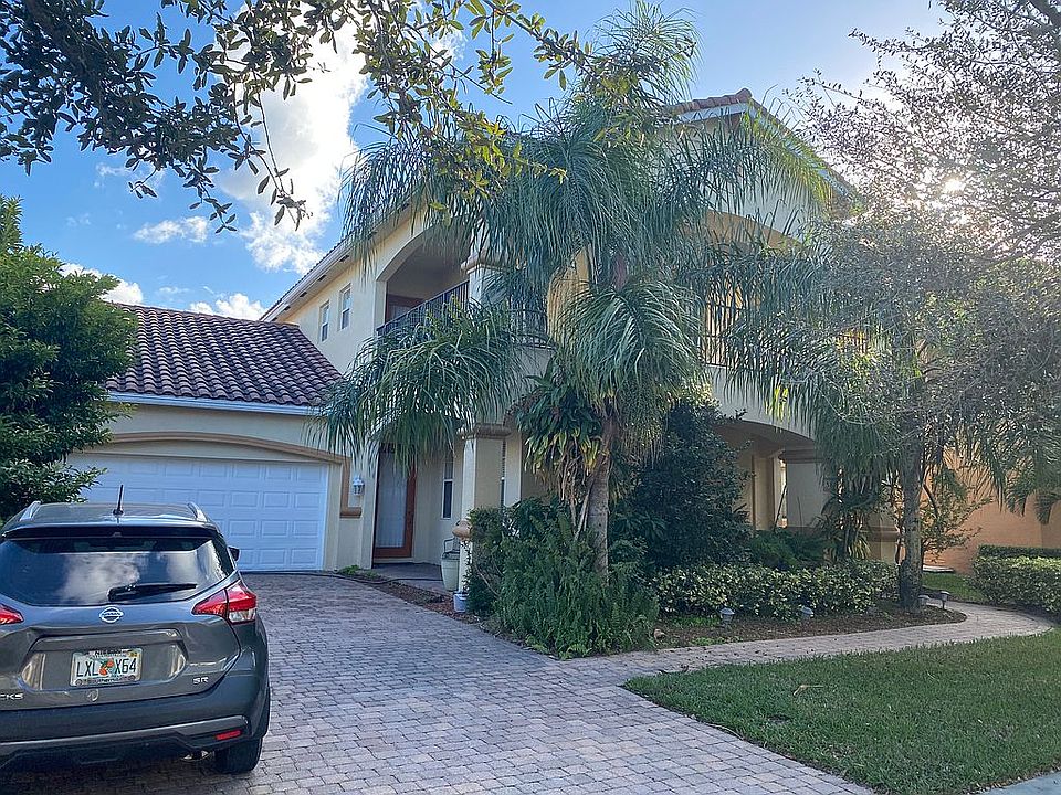 2nd image of 581 Cresta Cir