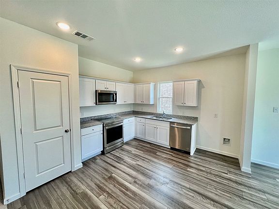5th image of 3008 Lacebark Ct
