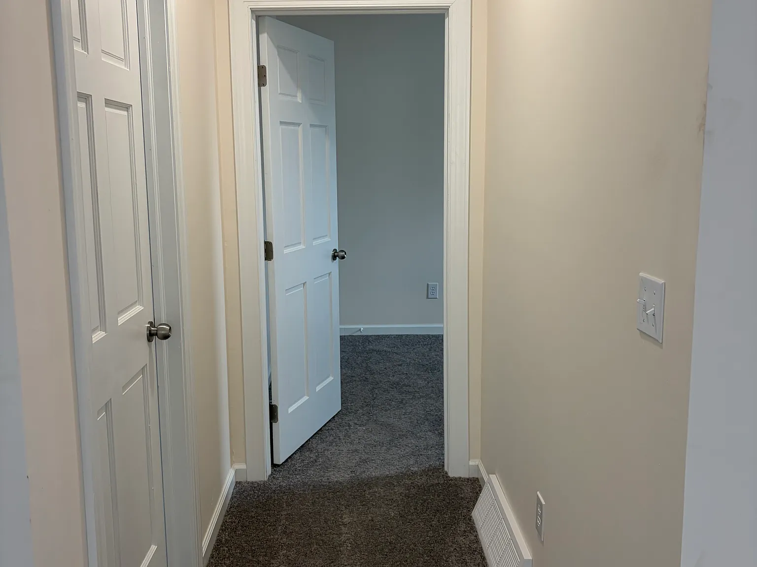 2 bed, 860 sqft, $900 — Photo 2