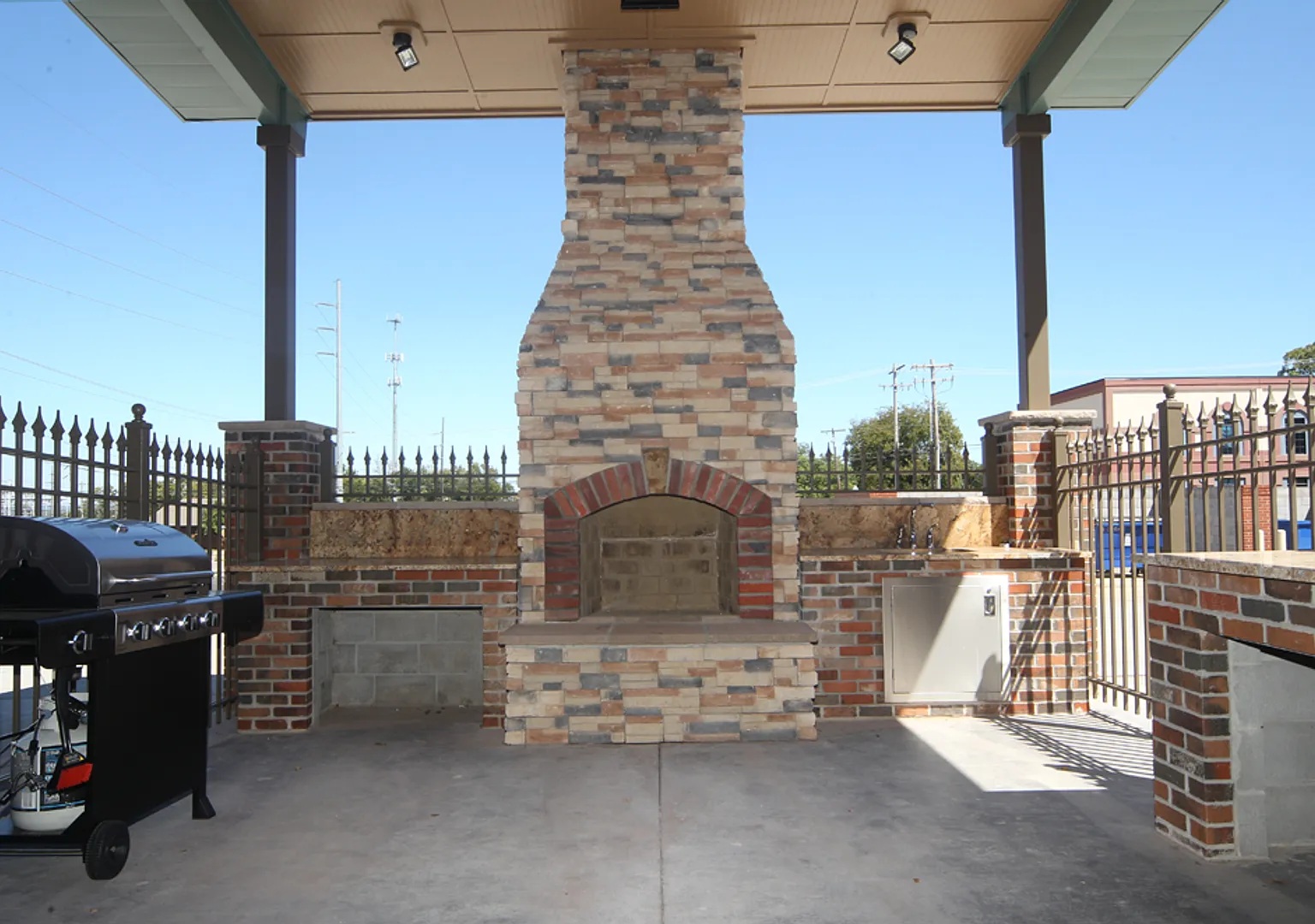 403 Garrison — Photo 3