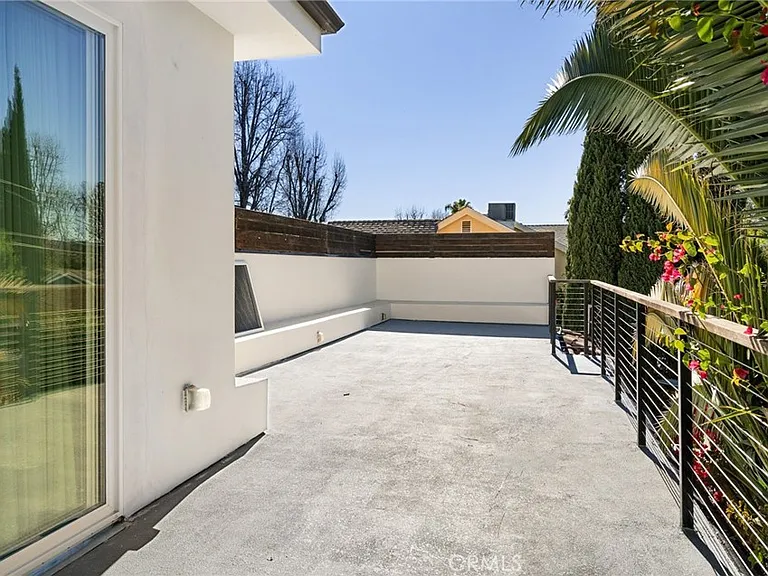 5541 Matilija Ave — Photo 31
