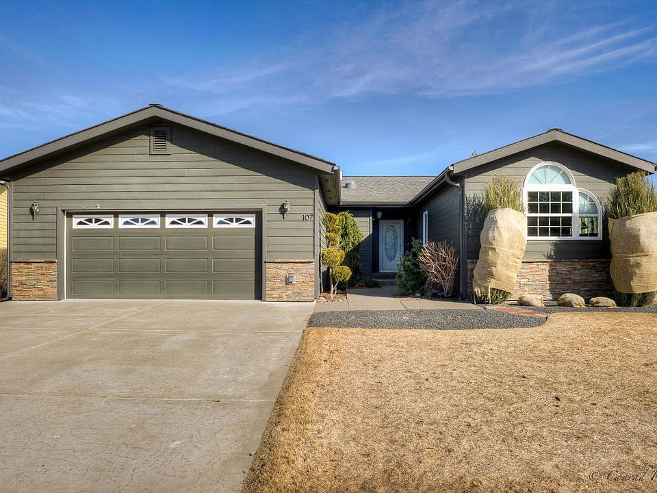 1st image of 107 Trevino Dr