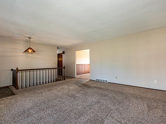 4th image of 2095 Admiral St