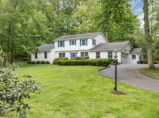 32 Glenn Way, Holmdel, NJ 07733