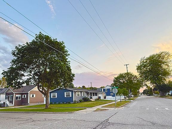 3rd image of 321 N Gaylord Ave