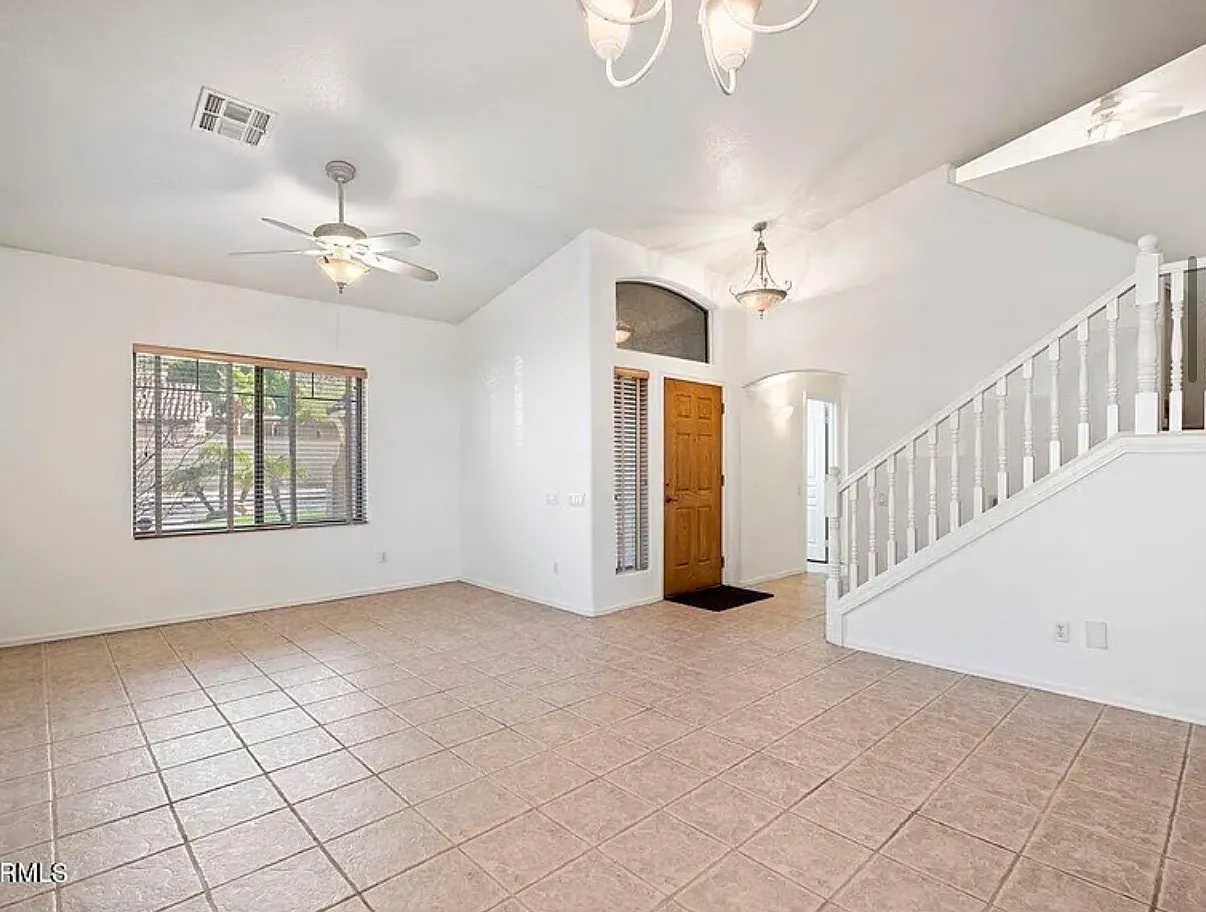 4 bed, 2359 sqft, $2,800 — Photo 3