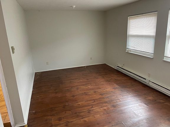 4th image of 7518 Hazelcrest Dr