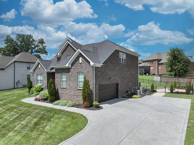 289 Crooked Creek Ln — Photo 2