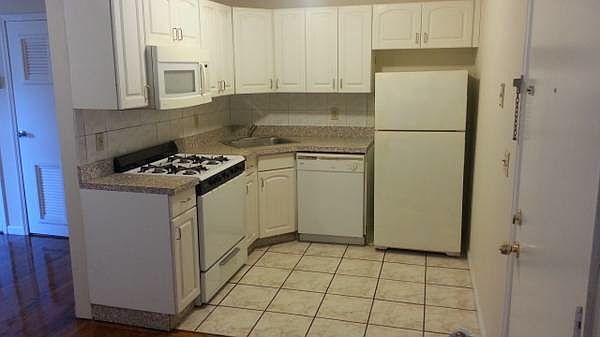 Kitchen w DW/MW