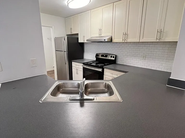 Wesley St. Claire Apartments at Lawrenceville — Photo 126