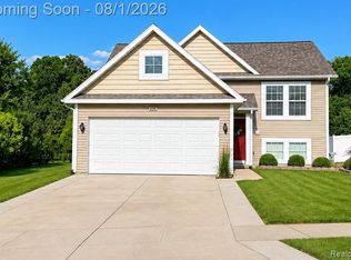 3760 Amber Oaks Dr, Howell, MI 48855