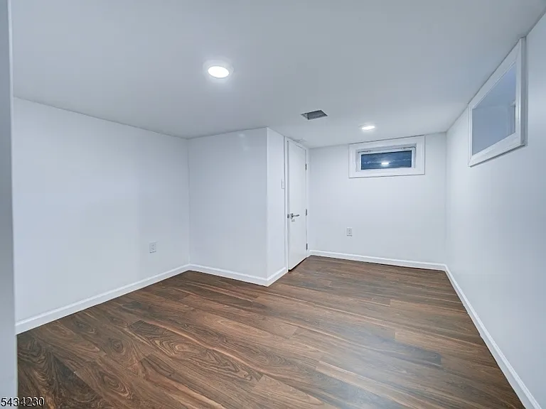 217 Heywood Ave — Photo 14
