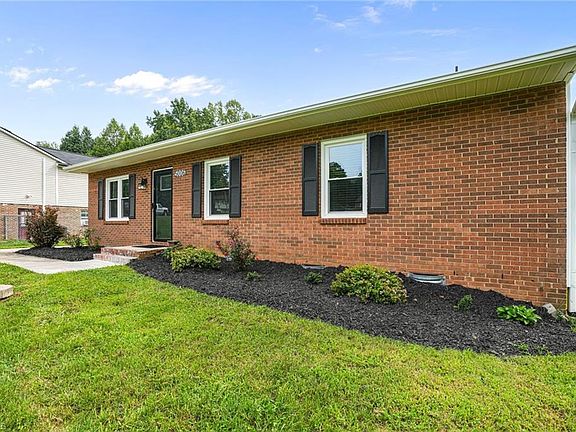 3rd image of 5006 Woodsboro Ln