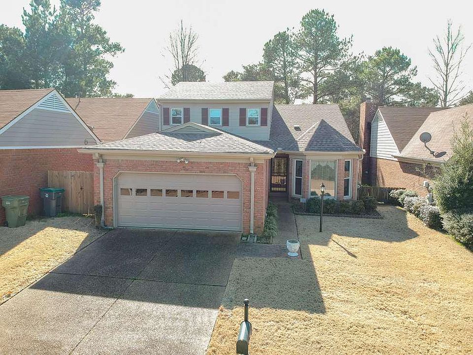 1st image of 8805 Fairway Gardens Dr
