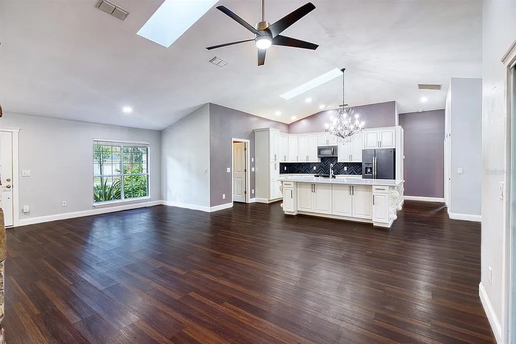 3 bed, 2.0 bath, 1692 sqft, $3,200 — Photo 3