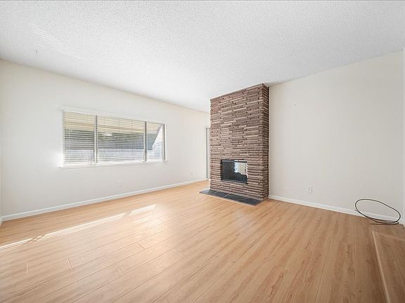 4th image of 2549 Notre Dame Dr