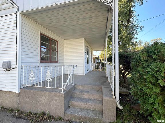 3rd image of 1812 N Pierson Ave