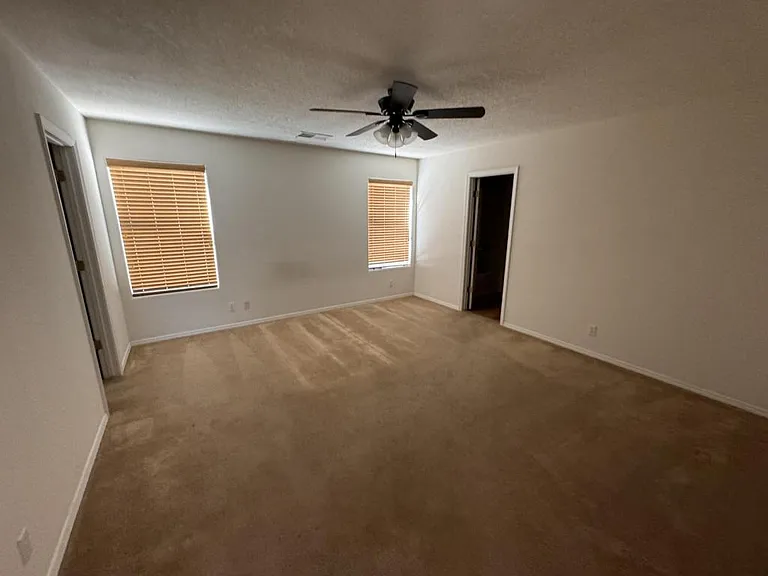 5009 Woodhaven Dr NE — Photo 6