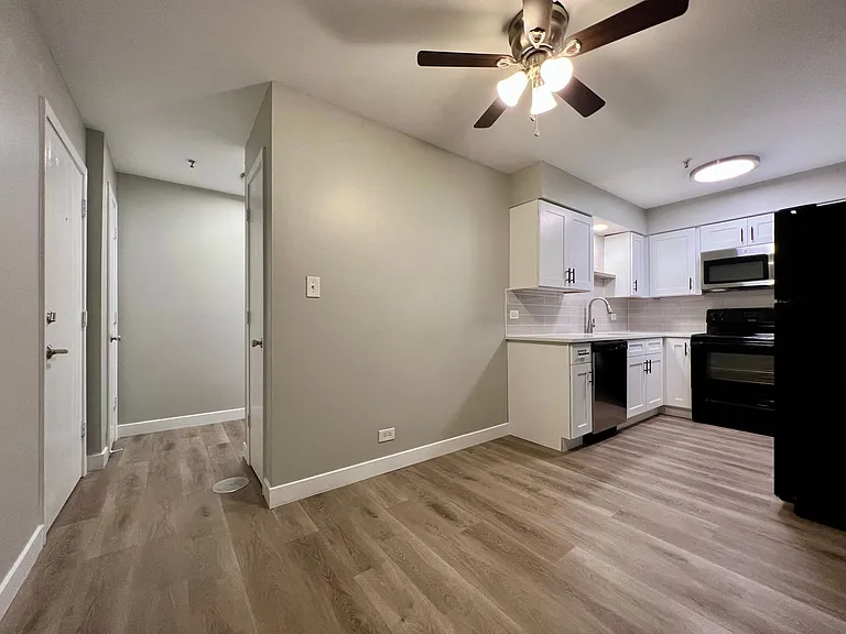 Renovated Apartment With In-Unit Washer-Dryer & Garage Parking! — Photo 24