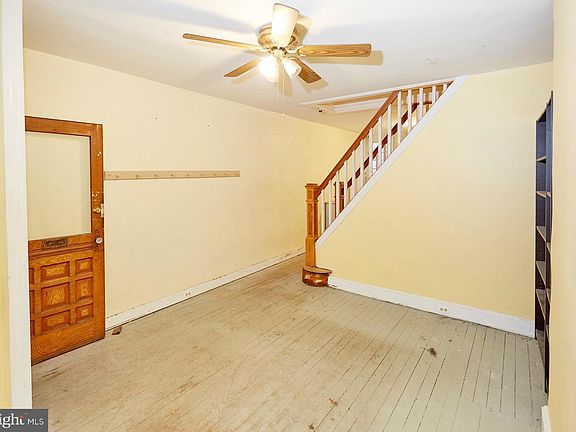 5th image of 792 W Cross St