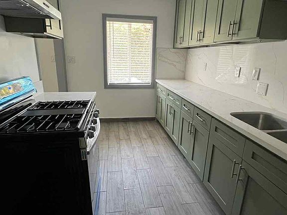3rd image of 10218 S Dixon Ave APT 2