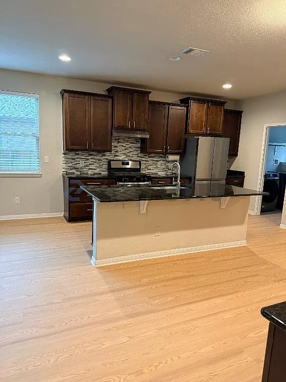 5 bed, 2764 sqft, $2,750 — Photo 4