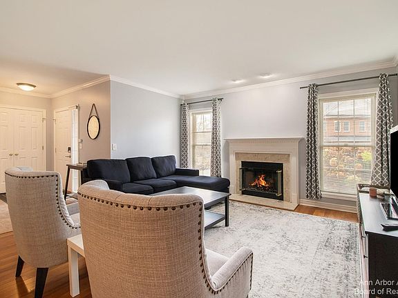 4th image of 5582 Hampshire Ln