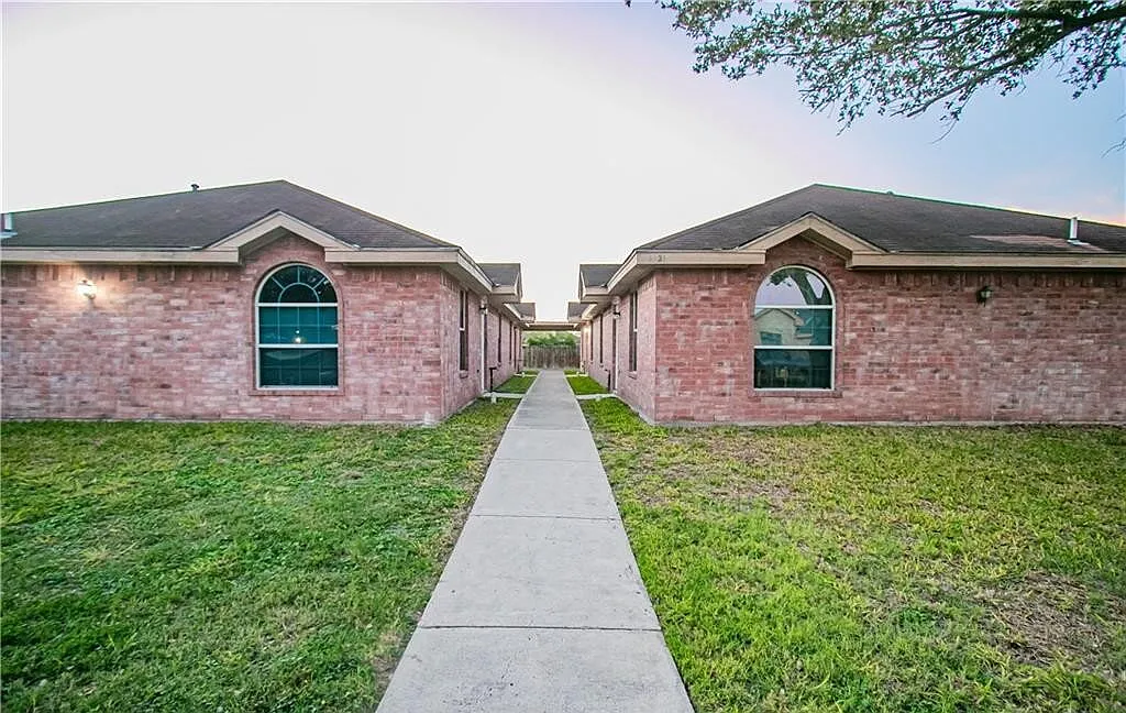 2 bed, 2.0 bath, 900 sqft, $850 — Photo 1