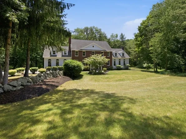3 Windsor Dr, Foxboro, MA 02035