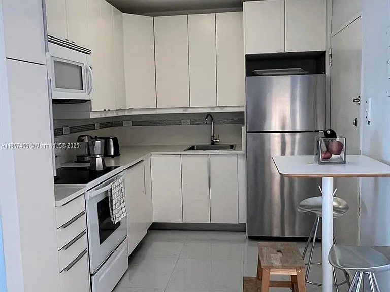 5601 Collins Ave #1115 — Photo 5