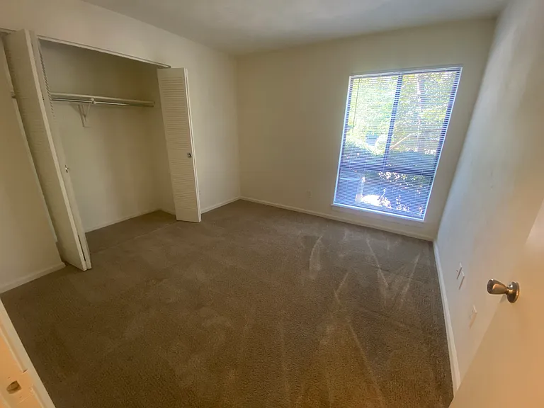 Princeton Circle West Apartments — Photo 41