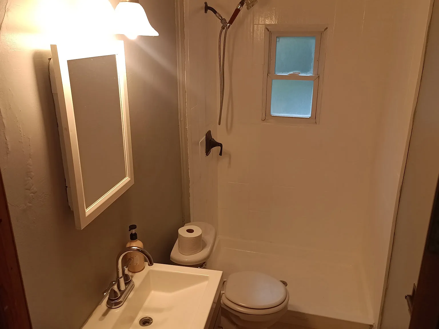 4 bed, 1374 sqft, $2,100 — Photo 3