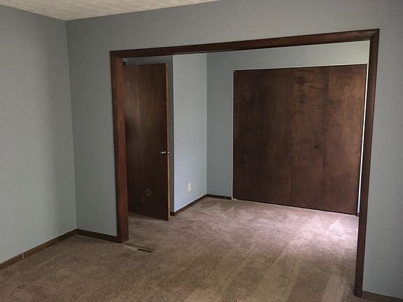Larger bedroom with 2 closets