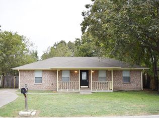 9020 Rowland Dr, White Settlement, TX 76108