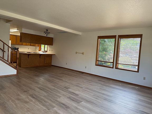 5th image of 703 E Manitoba Ave Unit B