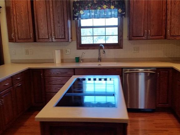 5th image of 73 Harper Dr