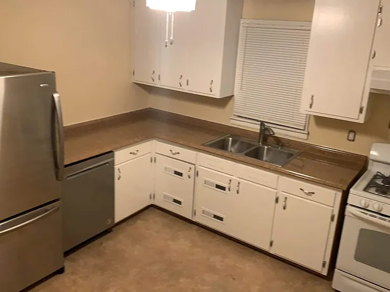 3861 Edgemoor Pl NE #UPPER — Photo 3